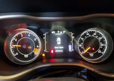 2014 Jeep Cherokee Latitude z USA, uszkodzony, nr VIN 1C4PJMCB6EW208372